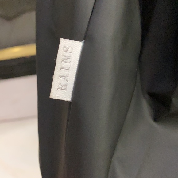 Women Rains Coat - Picture 5 of 10
